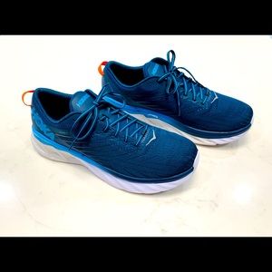 Hoka One One Arahi 4